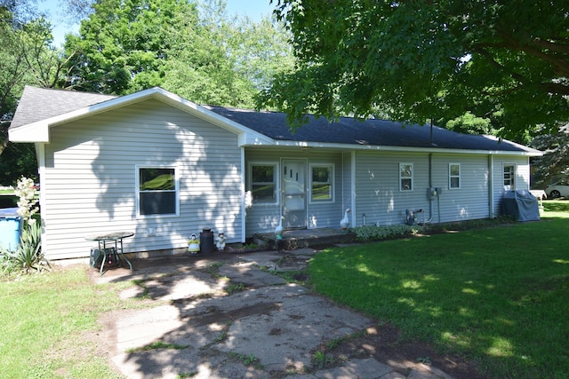 325 Dallas St, Colon, MI 49040 - view of front of house featuring a front lawn and a shingled roof