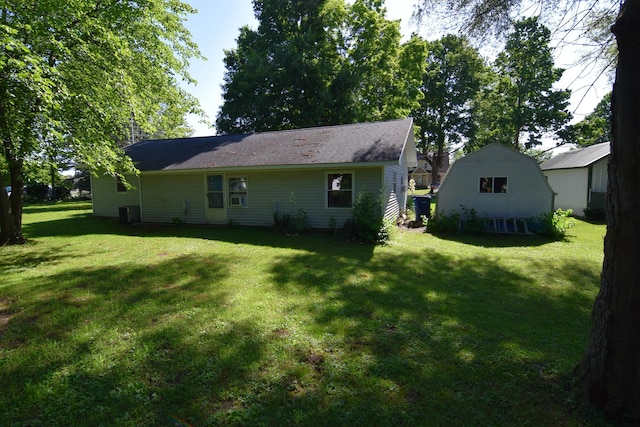 325 Dallas St, Colon, MI 49040 - back of property with a lawn