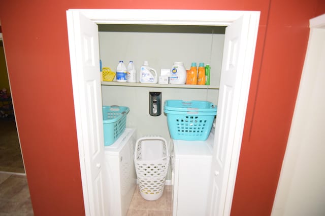 325 Dallas St, Colon, MI 49040 - laundry room featuring washing machine and dryer and tile patterned flooring