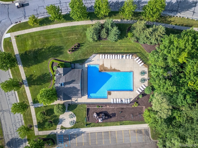 6119 Amber Ln, Grand Blanc, MI 48439 - aerial view of a pool
