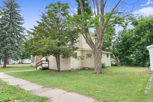 405 W 5th St, Evart, MI 49631 - view of side of property featuring a yard