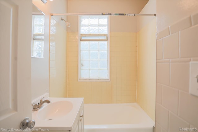 15251 Maplewood Ave, Eastpointe, MI 48021 - full bath with vanity and shower / washtub combination