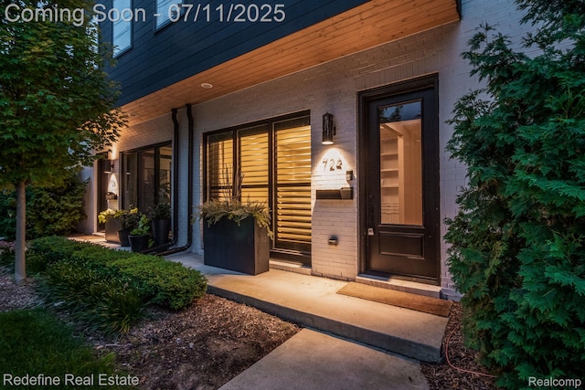 722 E Parent Ave, Royal Oak, MI 48067 - doorway to property featuring brick siding
