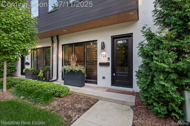 722 E Parent Ave, Royal Oak, MI 48067 - property entrance featuring brick siding