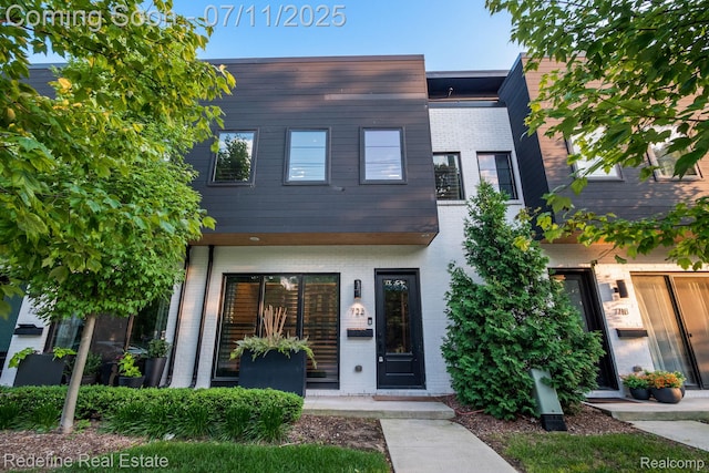722 E Parent Ave, Royal Oak, MI 48067 - modern home featuring brick siding