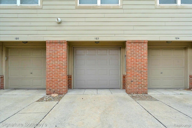 182 Amys Walk, Auburn Hills, MI 48326 - view of garage