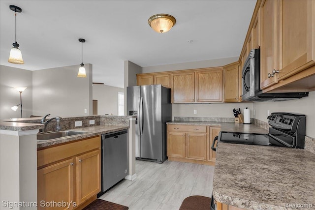 182 Amys Walk, Auburn Hills, MI 48326 - kitchen with appliances with stainless steel finishes and decorative light fixtures