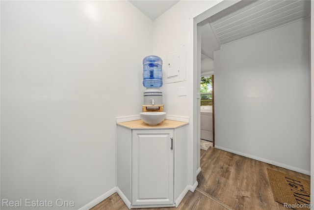 7241 Richardson Rd, West Bloomfield, MI 48323 - hall featuring light wood-style flooring and baseboards