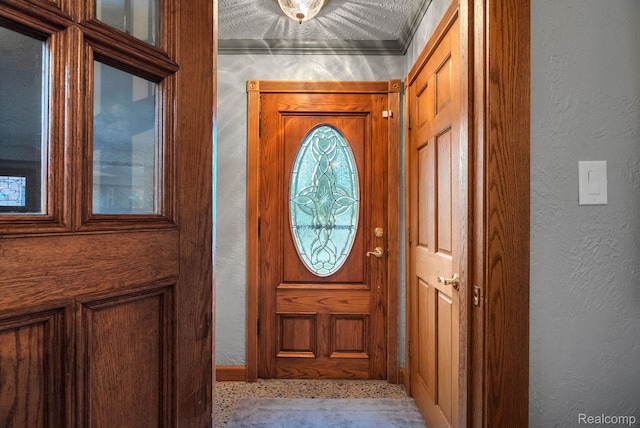 648 S Highland St, Dearborn, MI 48124 - entryway featuring a textured wall