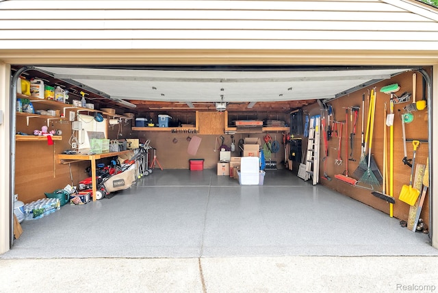 648 S Highland St, Dearborn, MI 48124 - garage featuring a workshop area
