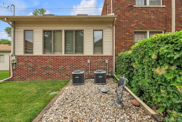 648 S Highland St, Dearborn, MI 48124 - exterior view of brick siding
