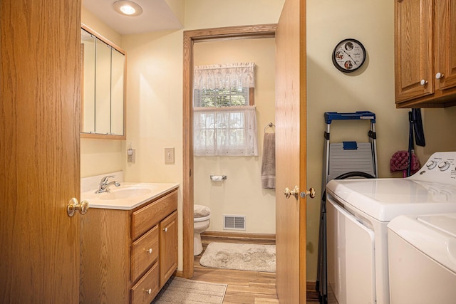 15891 Lakeview Dr, Buchanan, MI 49107 - laundry room with washer and clothes dryer and light wood finished floors