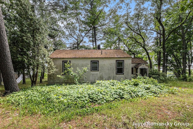 5752 E 52nd St, Newaygo, MI 49337 - view of side of home featuring stucco siding