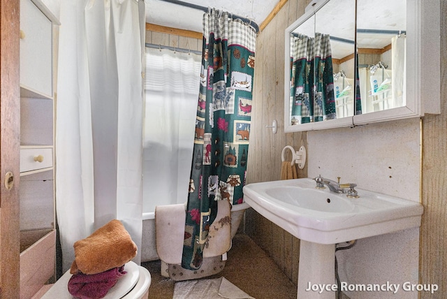 5752 E 52nd St, Newaygo, MI 49337 - bathroom featuring shower / bath combo and toilet