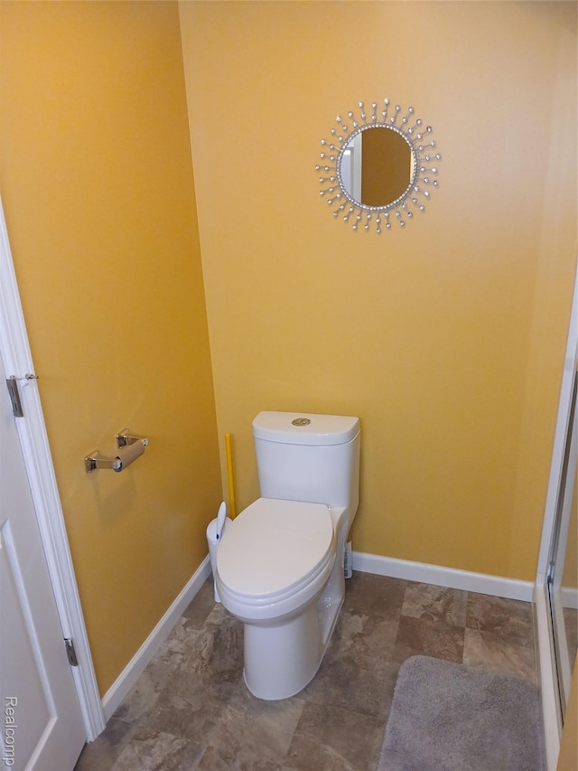 8086 Pickering Pl, Westland, MI 48185 - bathroom featuring toilet and baseboards