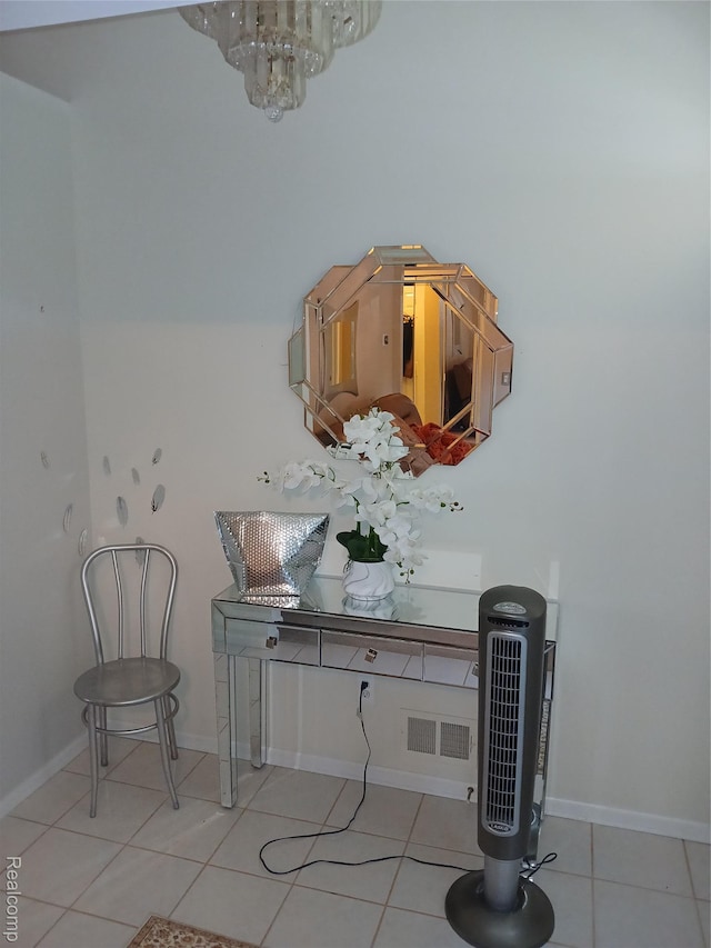 8086 Pickering Pl, Westland, MI 48185 - detailed view of a chandelier and baseboards