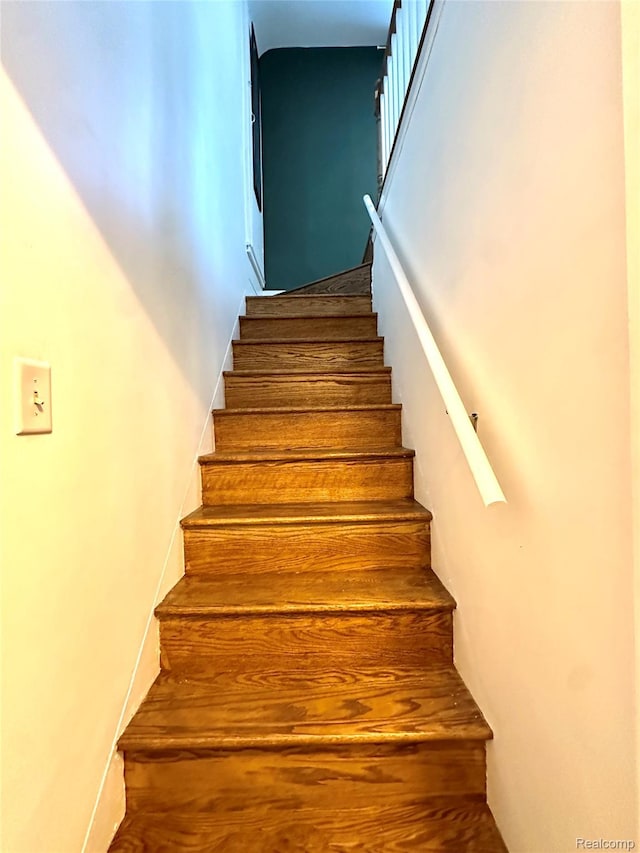 20979 Audette St, Dearborn, MI 48124 - view of stairway