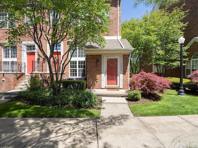 1524 Maryland Club Dr, Royal Oak, MI 48067 - view of front of home with brick siding