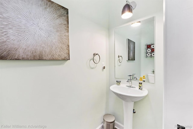 38 E Dallas Ave, Madison Heights, MI 48071 - bathroom featuring baseboards