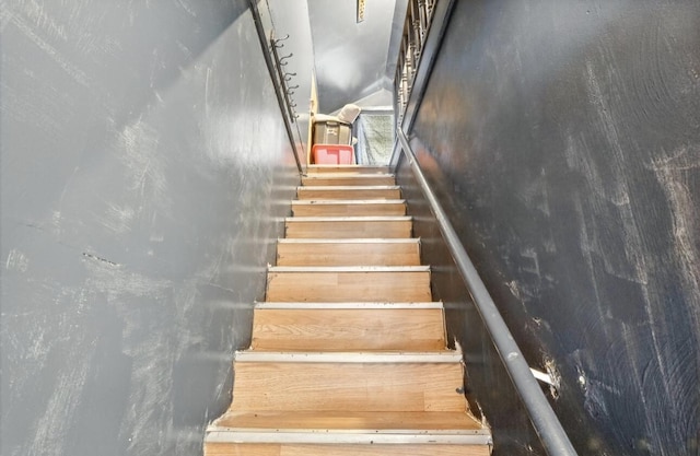 1079 Hurd Ave, Benton Harbor, MI 49022 - view of stairway