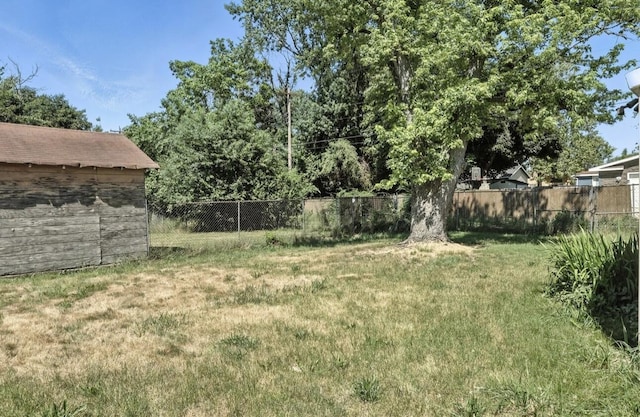 1079 Hurd Ave, Benton Harbor, MI 49022 - view of fenced backyard