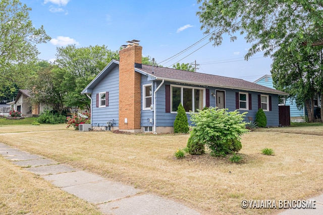 2751 Valley Ave NW, Grand Rapids, MI 49544 - single story home with a chimney and a front yard