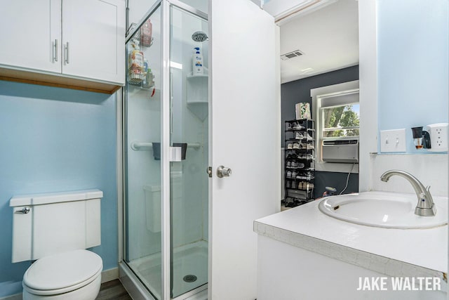 816 Malta St NE, Grand Rapids, MI 49503 - bathroom with a stall shower and vanity