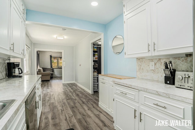 816 Malta St NE, Grand Rapids, MI 49503 - kitchen featuring light countertops, tasteful backsplash, dishwasher, and wood finished floors