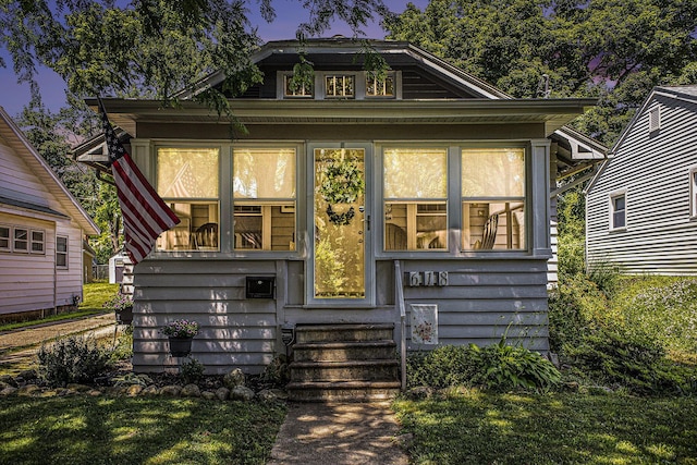 618 Madison St, Jackson, MI 49202 - view of front facade with entry steps