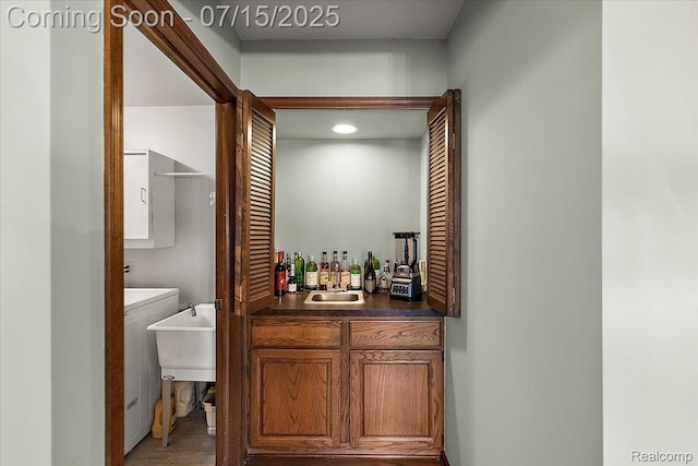 4516 Cahill Dr, Troy, MI 48098 - view of indoor dry bar