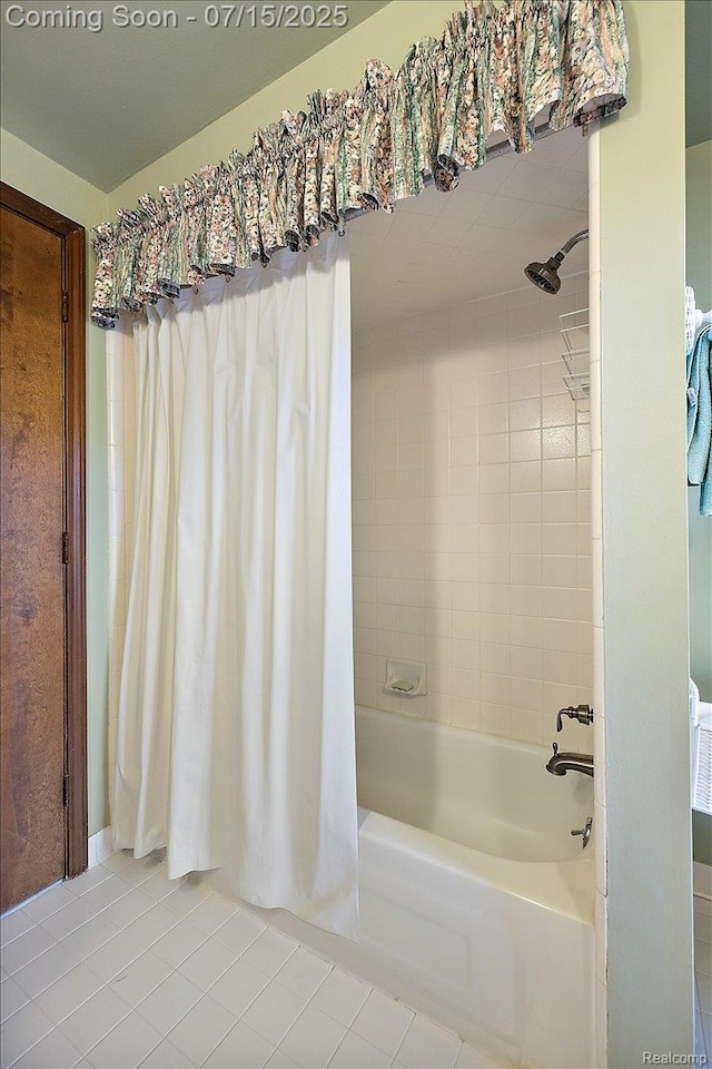 4516 Cahill Dr, Troy, MI 48098 - bathroom featuring tile patterned floors and shower / tub combo with curtain