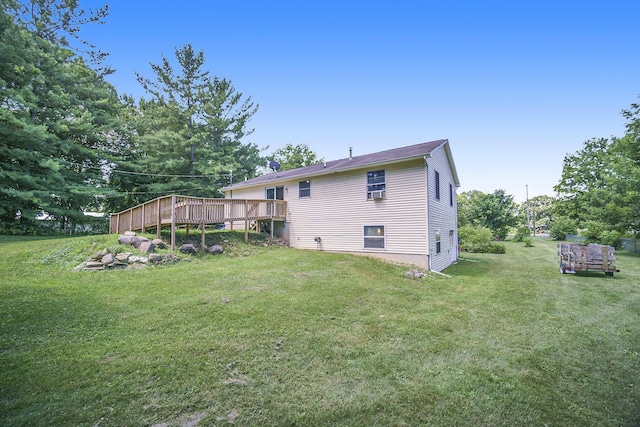 131 E Ave, Jackson, MI 49201 - rear view of house featuring a wooden deck and a yard