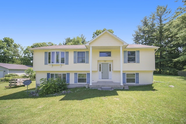 131 E Ave, Jackson, MI 49201 - raised ranch with a front yard