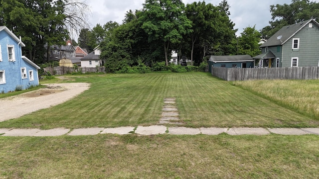 207 W Railroad St, Dowagiac, MI 49047 - view of yard