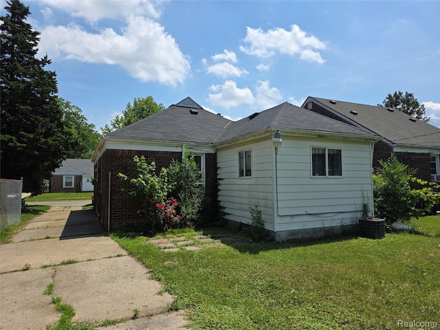 19351 Braile St, Detroit, MI 48219 - view of home's exterior with a yard