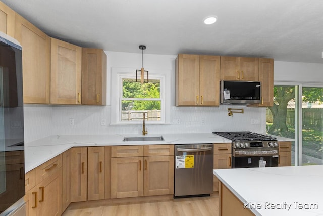 365 E 40th St, Holland, MI 49423