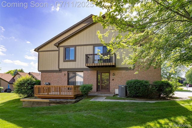 276 Meadow Bridge Dr, Rochester Hills, MI 48307 - back of property featuring brick siding, a yard, and a balcony