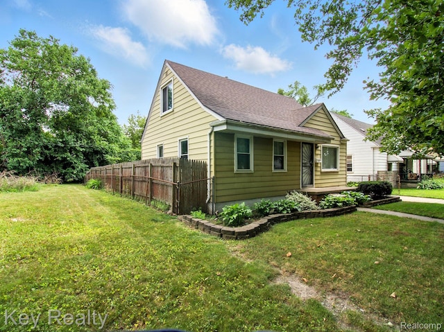 1225 S Annabelle St, Detroit, MI 48217 - view of front facade featuring roof with shingles