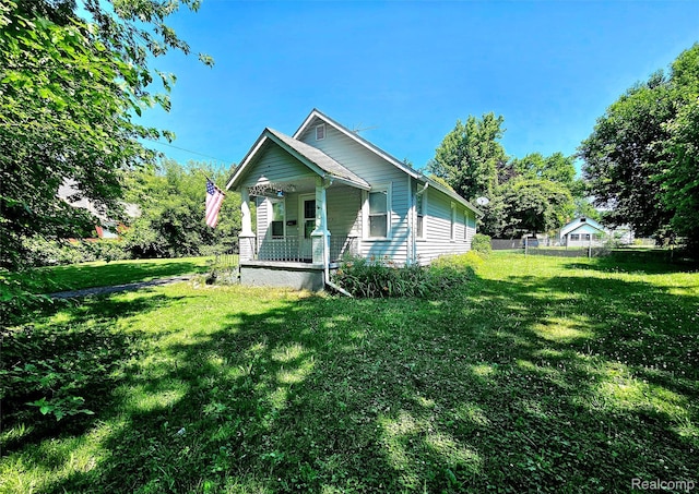 675 E Beverly Ave, Royal Oak, MI 48340 - view of front of property with covered porch and a front yard
