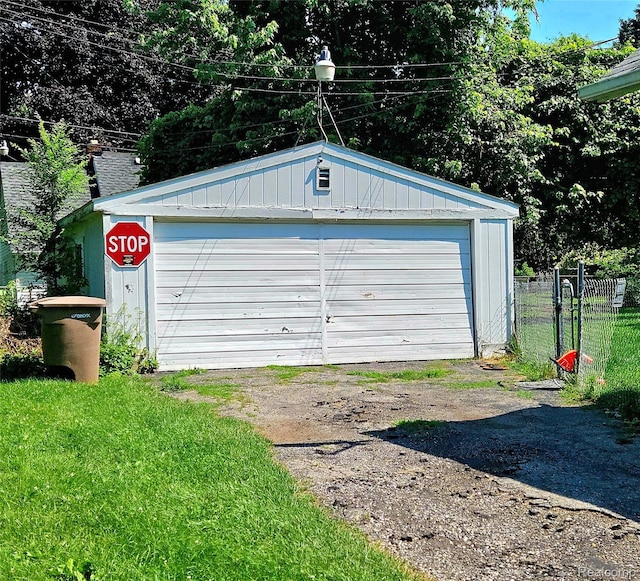 675 E Beverly Ave, Royal Oak, MI 48340 - view of detached garage