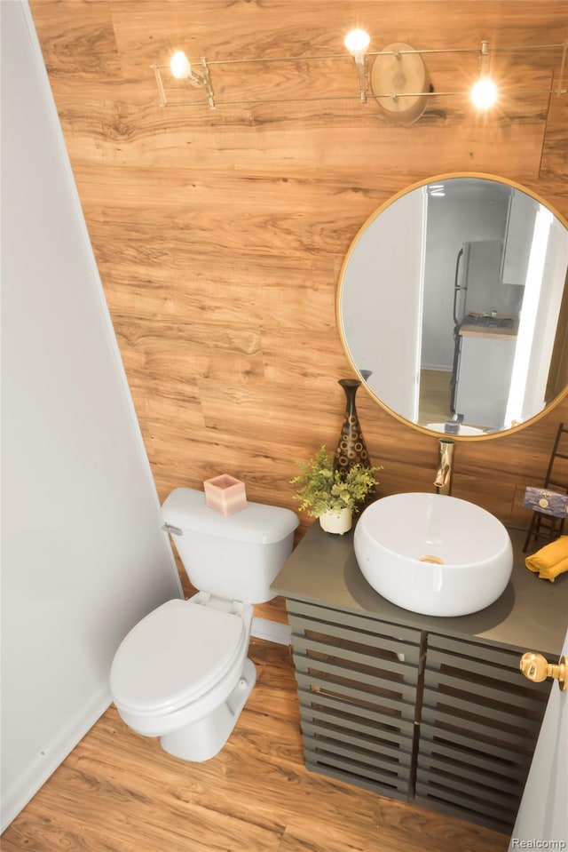 9671 Harbour Cove Ct, Ypsilanti, MI 48197 - bathroom featuring vanity and wood finished floors