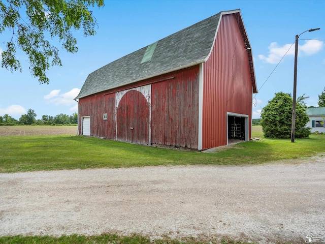 7393 Newport S Rd, Newport, MI 48166 - view of barn with a lawn