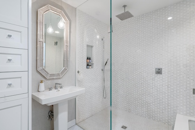 613 E Mitchell St, Petoskey, MI 49770 - full bathroom featuring walk in shower