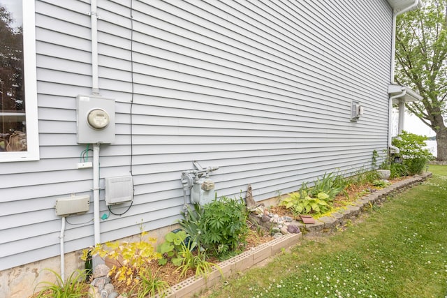 11105 Hahn Beach Dr, Evart, MI 49631 - view of side of home