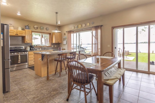 11105 Hahn Beach Dr, Evart, MI 49631 - dining area with recessed lighting