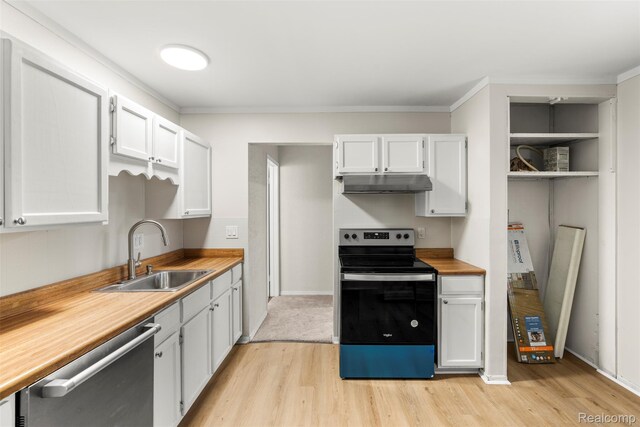 42078 Arthur St, Belleville, MI 48111 - kitchen with stainless steel appliances, light wood-type flooring, under cabinet range hood, white cabinets, and crown molding