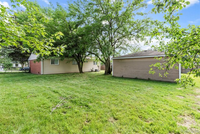 42078 Arthur St, Belleville, MI 48111 - view of yard