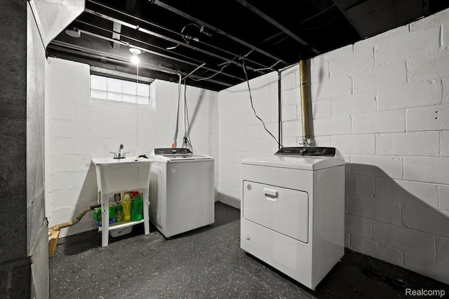 18247 Harlow St, Detroit, MI 48235 - laundry area featuring washing machine and dryer
