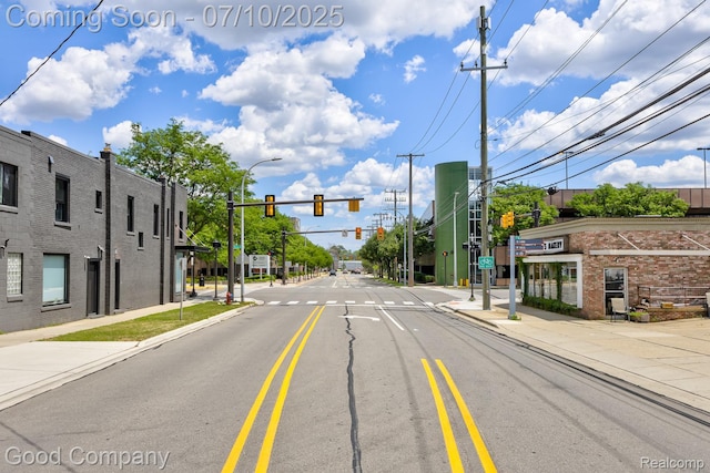 323 W Lincoln Ave, Royal Oak, MI 48067 - view of asphalt road with sidewalks, traffic lights, curbs, and street lights