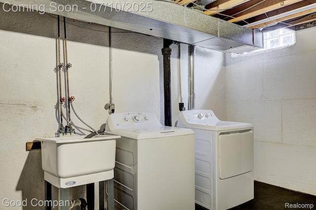 323 W Lincoln Ave, Royal Oak, MI 48067 - laundry area with washer and clothes dryer
